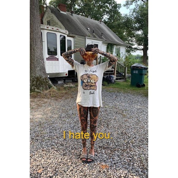 MEET YR POSHER - Picture 3 of 11